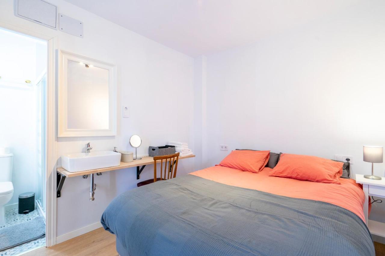 Independent Room Close To Ifema Y Aeropuertob Madrid Exterior foto