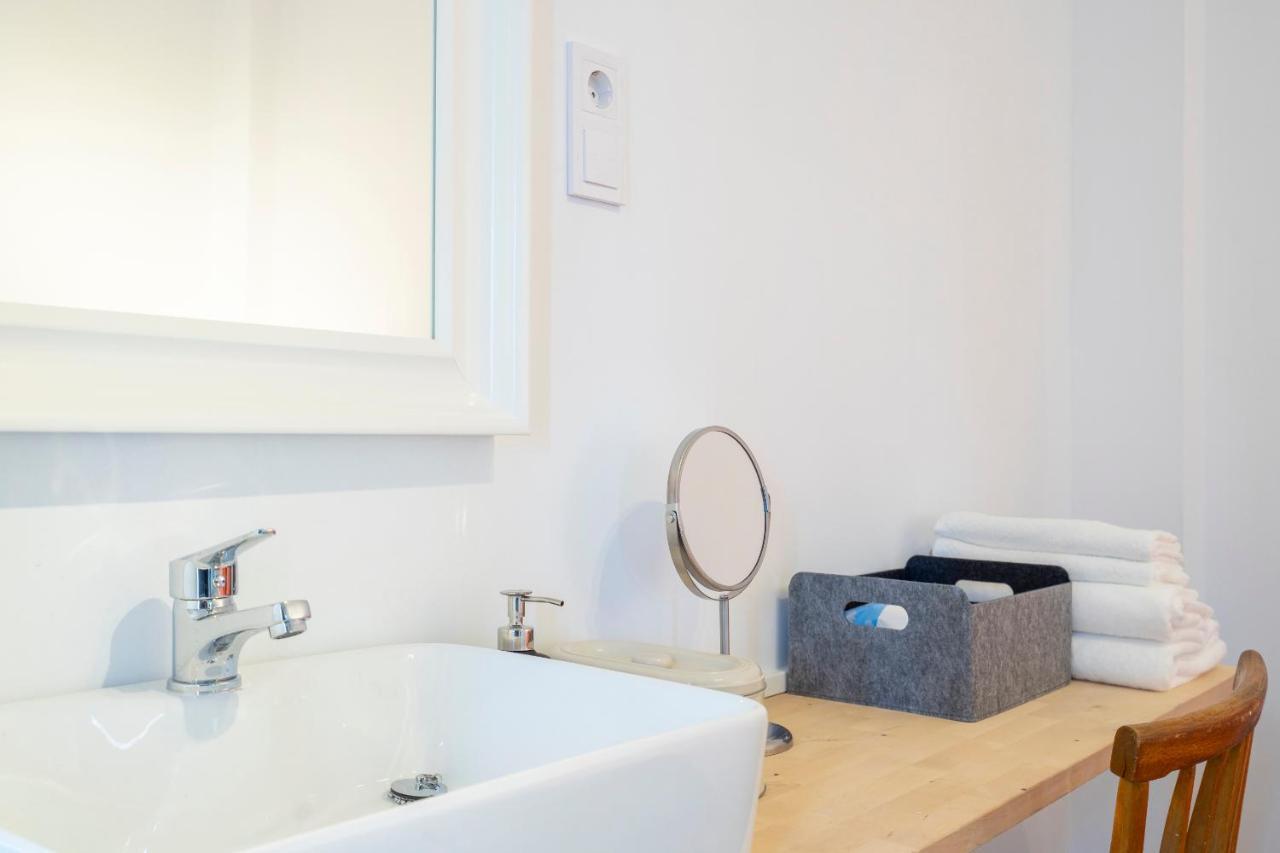Independent Room Close To Ifema Y Aeropuertob Madrid Exterior foto